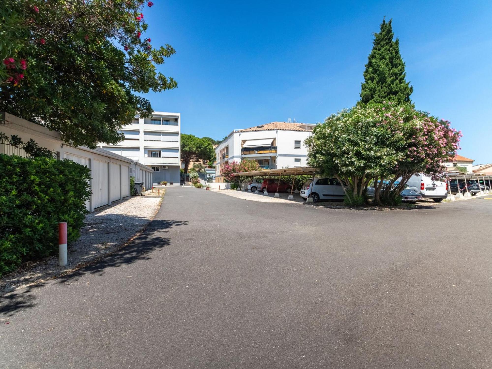 Apartment Les Roses Lauriers By Interhome Le Lavandou Exterior foto